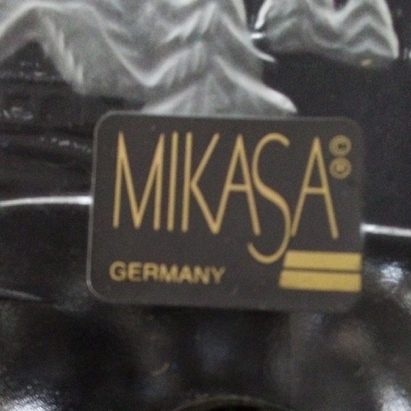 Vintage MIKASA (1980's) Frosted Crystal Bowl with Winter Scene ( Germany) - Picture 2 of 5